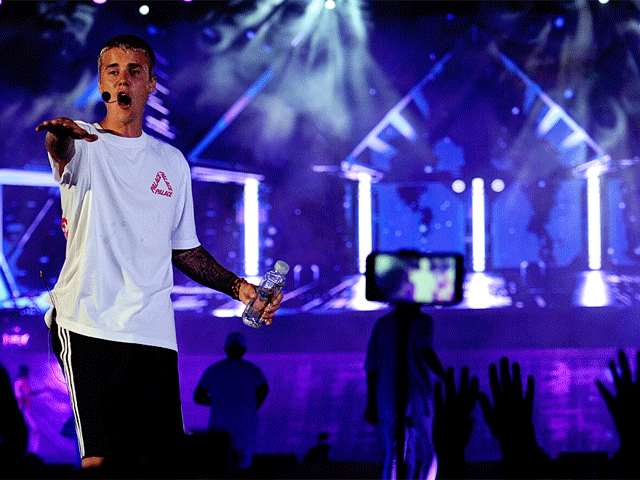 Justin Biebers Maiden India Concert Was The Teen Sensation Lip Syncing The Economic Times