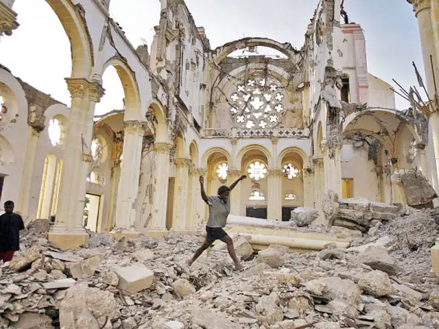 catastrophes: Disaster by the bay: Six worst natural catastrophes of ...