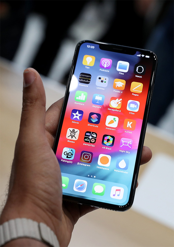 Iphone Xs Max Iphone Xs Max Review Is It Worth The Rs 1 09 900 You Ll Have To Spend The Economic Times