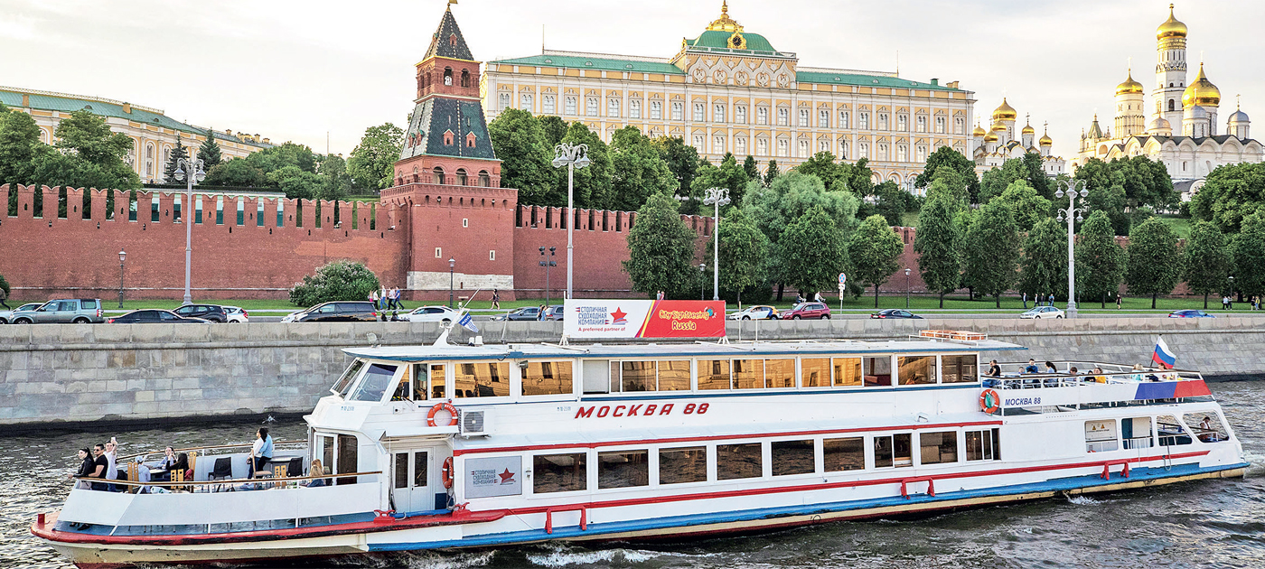 Речной трамвай парк горького. Москва река парк Горького. Парк Горького Москва теплоход. Причал парк Горького. Парк Горького теплоход в парке Горького.