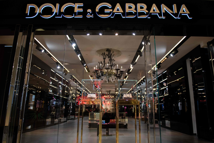 Werkgever beddengoed in plaats daarvan Domenico Dolce: Financial health & reputation: D&G may suffer ripple effect  for years in China after racism ad row - The Economic Times