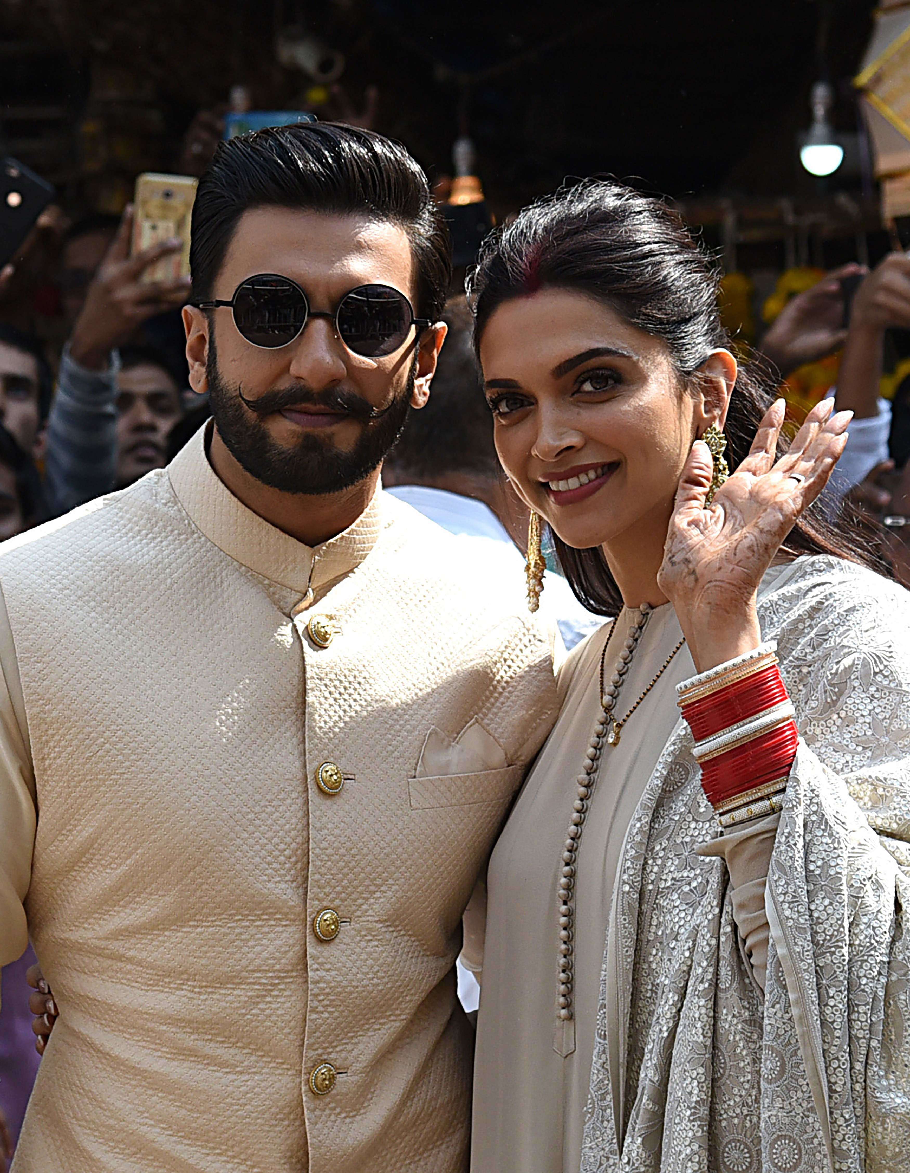 Black Is The New Black - Deepika, Ranveer Stun In Ivory & Gold At Mumbai  Reception; Padukones Sport White, Bhavnanis In Black