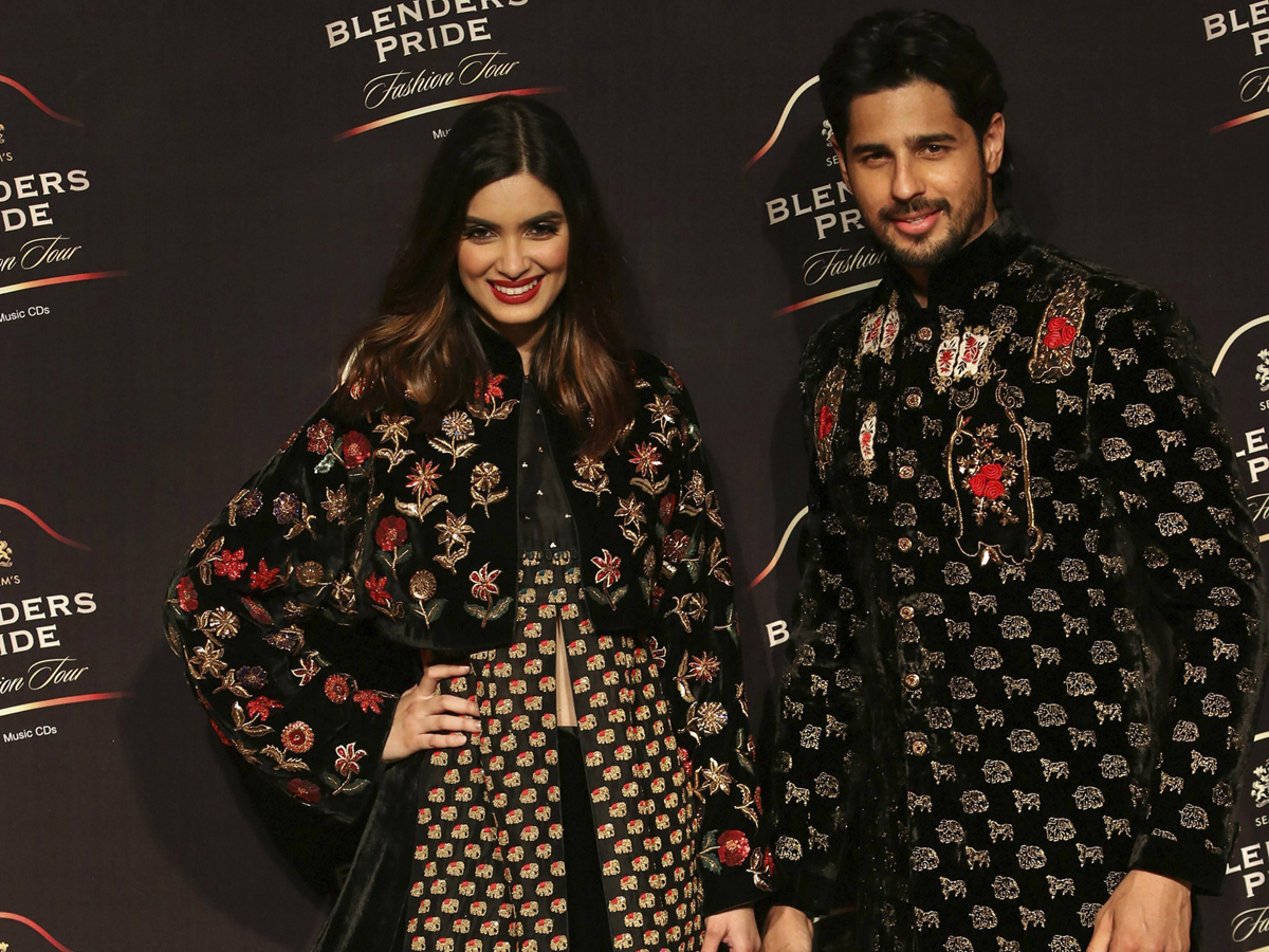 Sidharth Malhotra: Dog crashes Rohit Bal's fashion show, steals Sidharth  Malhotra's thunder on ramp