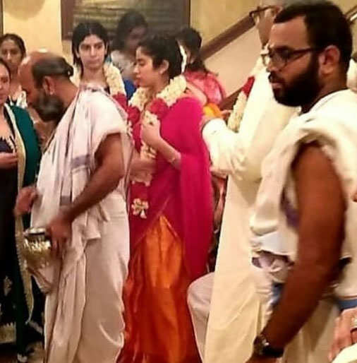 Janhvi Kapoor Porn - Sridevi's death anniversary: Boney, Anil Kapoor hold 'puja' at her ...