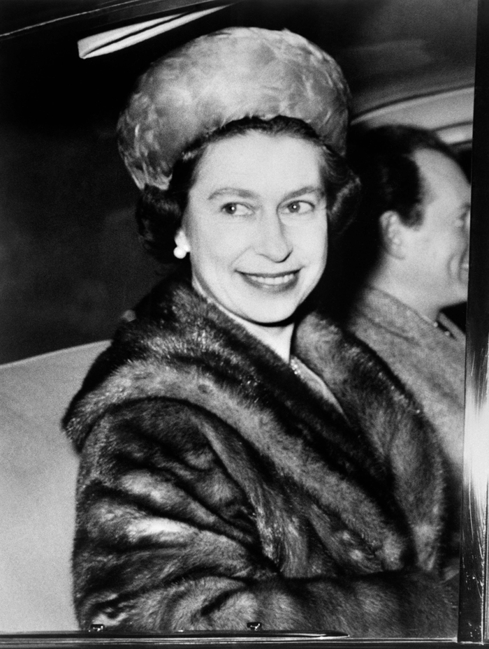 Queen Elizabeth II: It's official! The Queen won't wear fur anymore ...