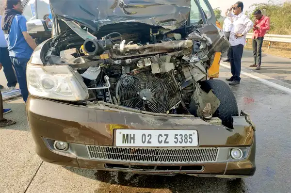 Azmi's car met with an accident on the Mumbai-Pune Expressway. Azmi's car met with an accident on the Mumbai-Pune Expressway.