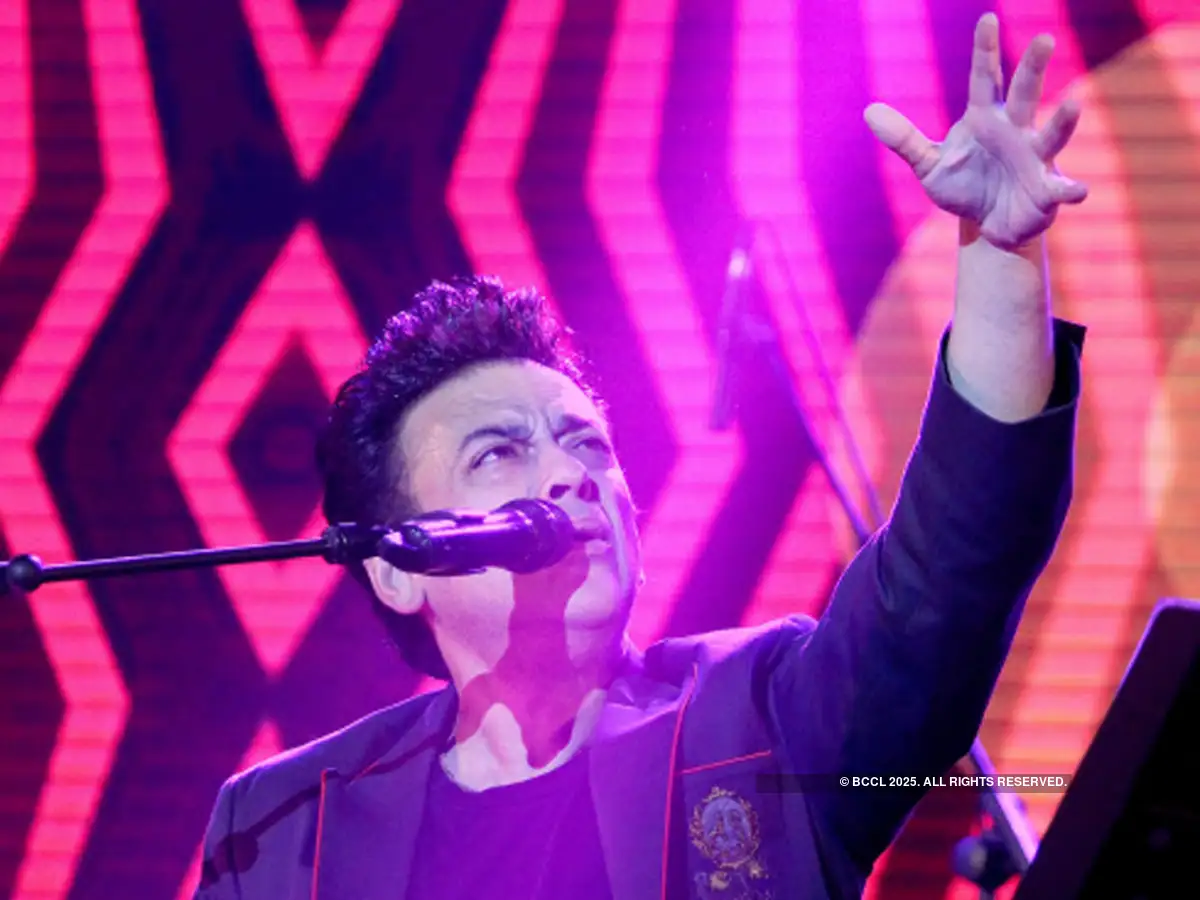 Adnan Sami performing one of his hit numbers. Adnan Sami performing one of his hit numbers.