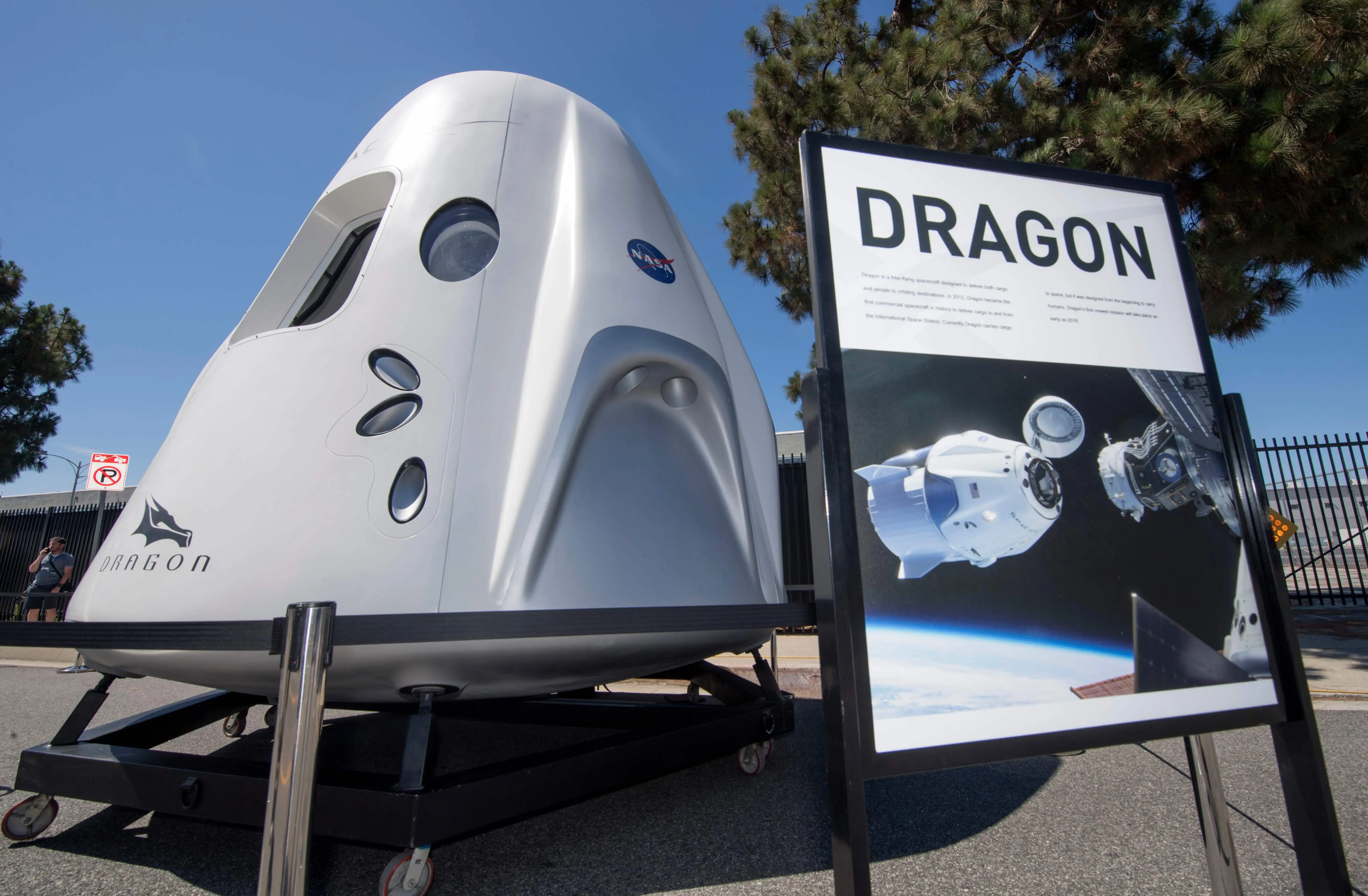 Space Tourist Spacex To Send 4 Tourists Into Deep Orbit Next Year