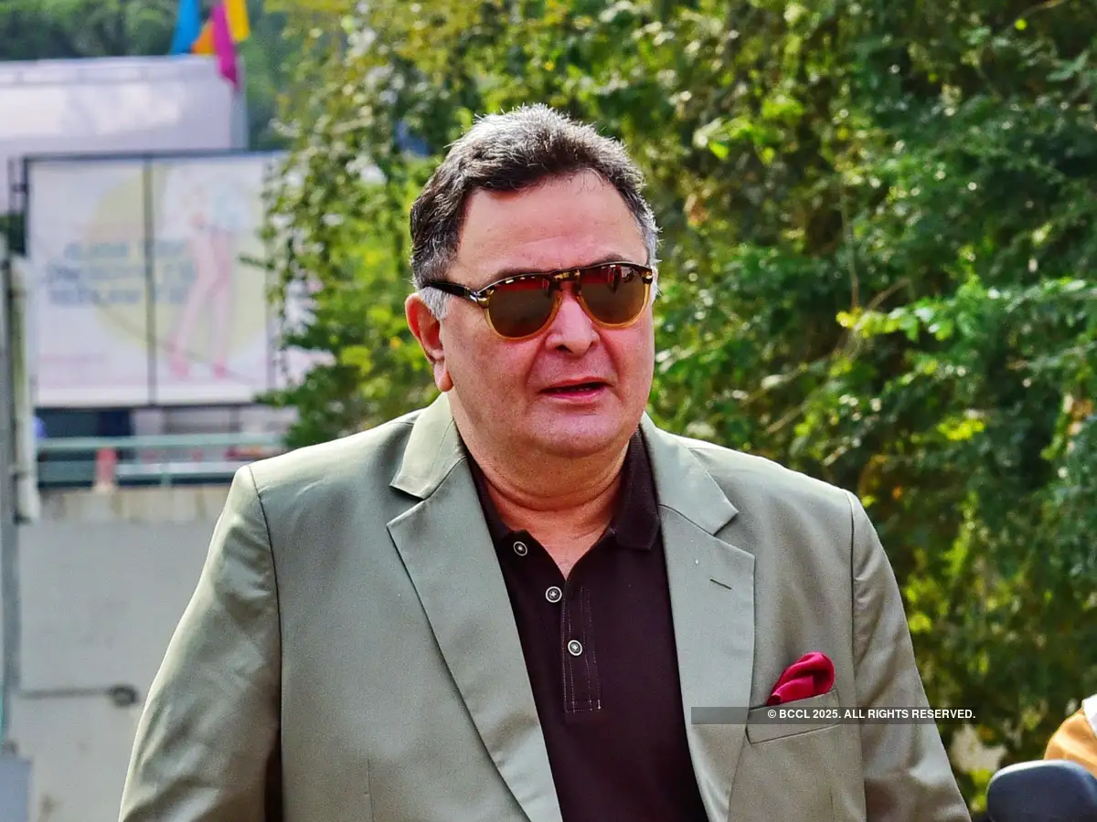 In 2018, Rishi Kapoor was diagnosed with cancer for the first time, following which the actor was in New York for nearly a year to undergo treatment. He returned to India in September 2019 after recovering. In 2018, Rishi Kapoor was diagnosed with cancer for the first time, following which the actor was in New York for nearly a year to undergo treatment. He returned to India in September 2019 after recovering.