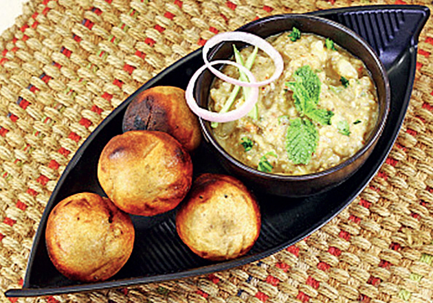 The art of making roti: Indian bread has many forms - Baqarkhani, baati ...