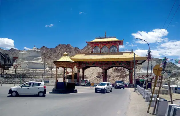 Cómo Leh es asediado por una pandemia, pérdida de ingresos por turismo y la sombra de la guerra "title =" Cómo Leh es asediado por pandemia, pérdida de ingresos por turismo y la sombra de la guerra "/>
<figcaption/> </figure>
</p>
<p> La incertidumbre financiera debido a la pandemia se ha multiplicado a medida que la espada de guerra cuelga por encima de estas traicioneras alturas. Los residentes que ya están luchando contra el frío de los Himalayas, las dificultades económicas y las enfermedades no pueden imaginar el costo de un brote en la frontera.
</p><div class=