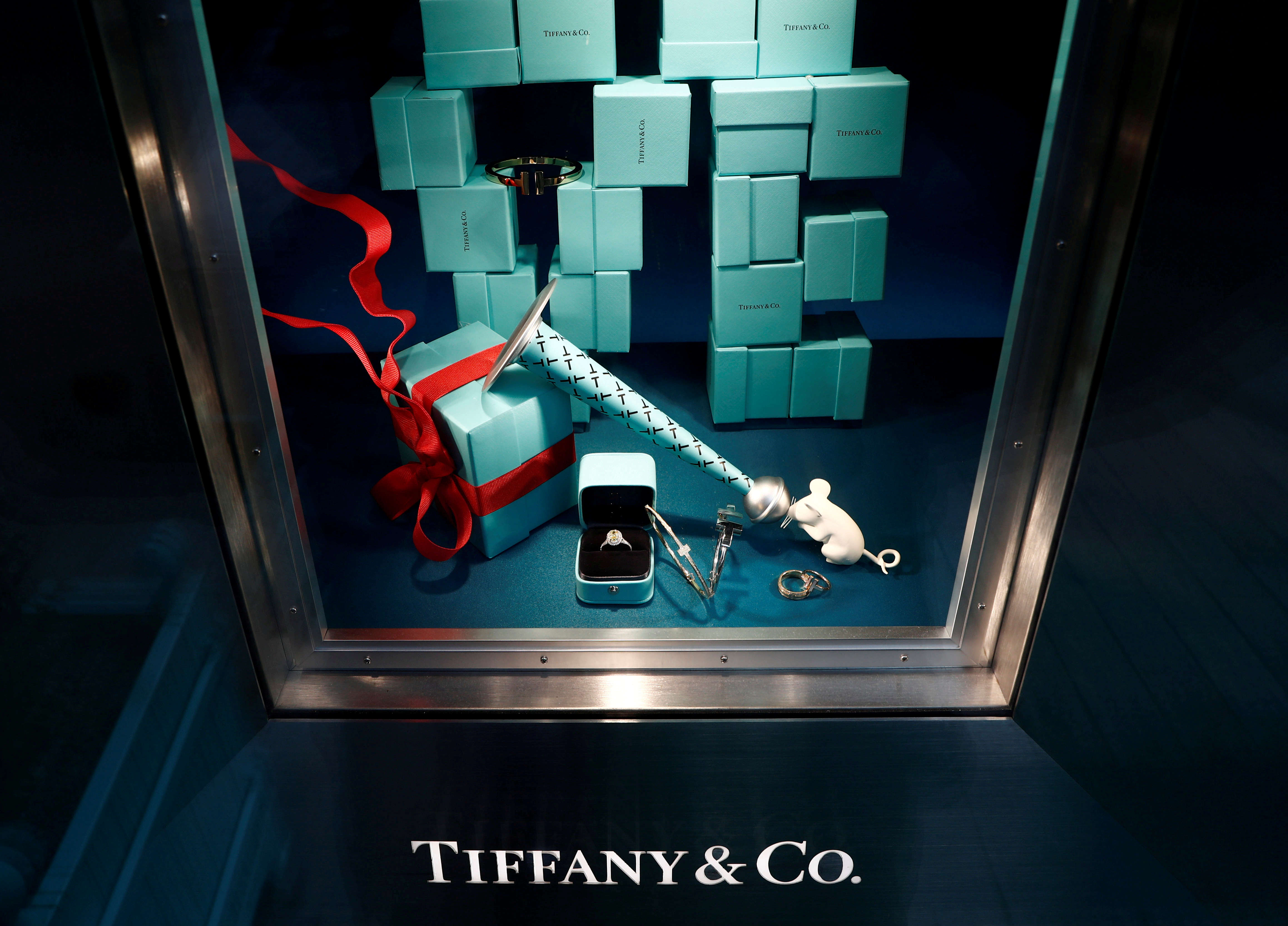 Lab-grown diamonds in luxury watches and jewellery? Tiffany & Co. owner LVMH  tests the market with its Fred label at its Paris flagship – but Tag Heuer  CEO Frédéric Arnault incorporated the