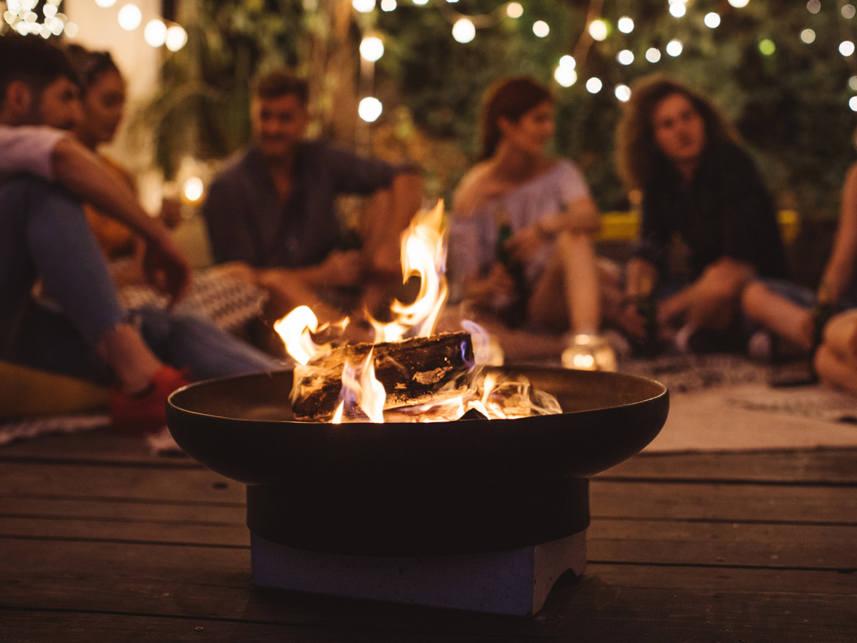 friends-bon-fire_iStock