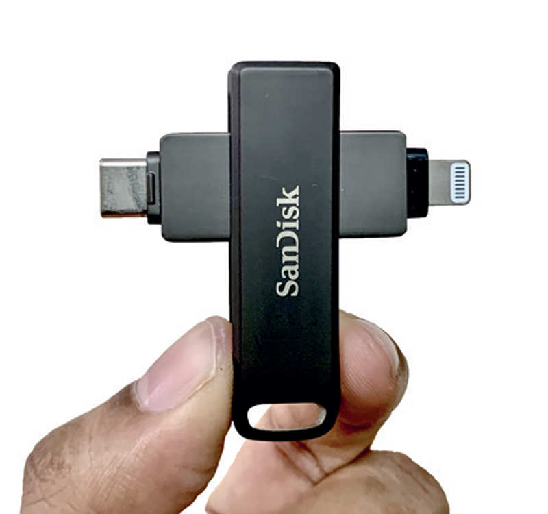 Sandisk iXpand Flash Drive Luxe review: A (data) lifesaver for iPhone users - Economic Times