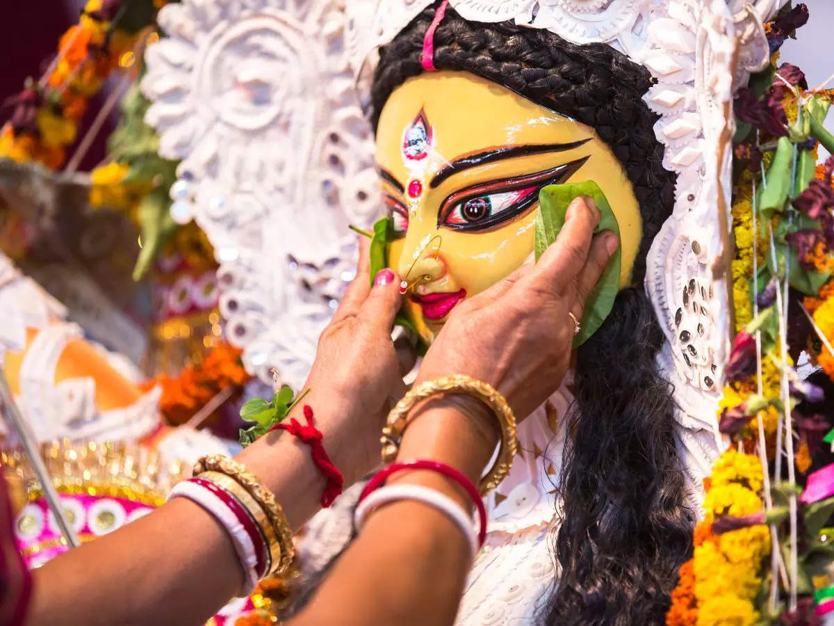 Durga Puja rituals: ‘Bodhon, Sandhi Puja & Dhunuchi Nach’ are some Durga Puja rituals Bengalis 