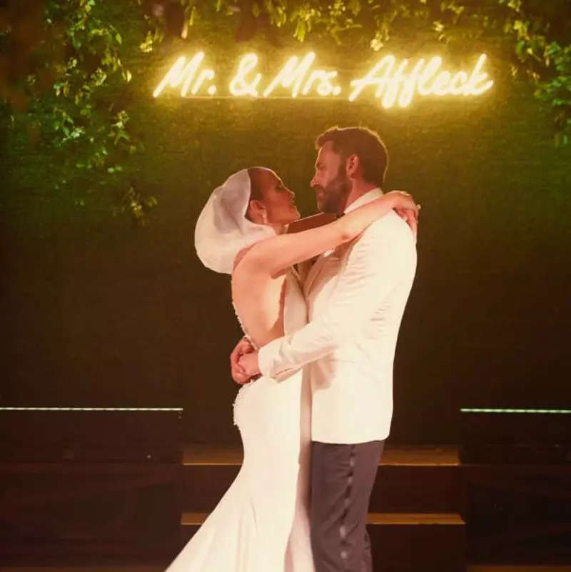 Celebrity Weddings – Even The Rich and Famous Keep It Sweet and