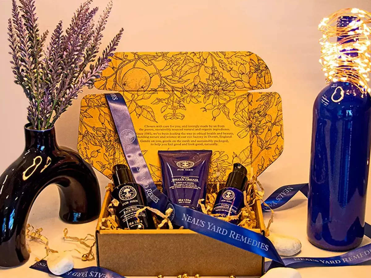 Order Gift Box For Women'S Self Grooming To UAE