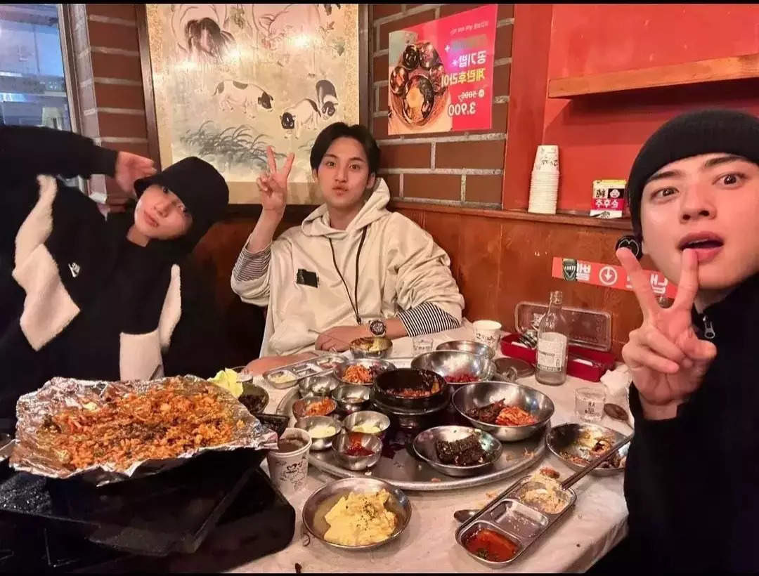 mingyu: BTS Jungkook, Cha EunWoo, Mingyu meet for dinner. Check photos ...