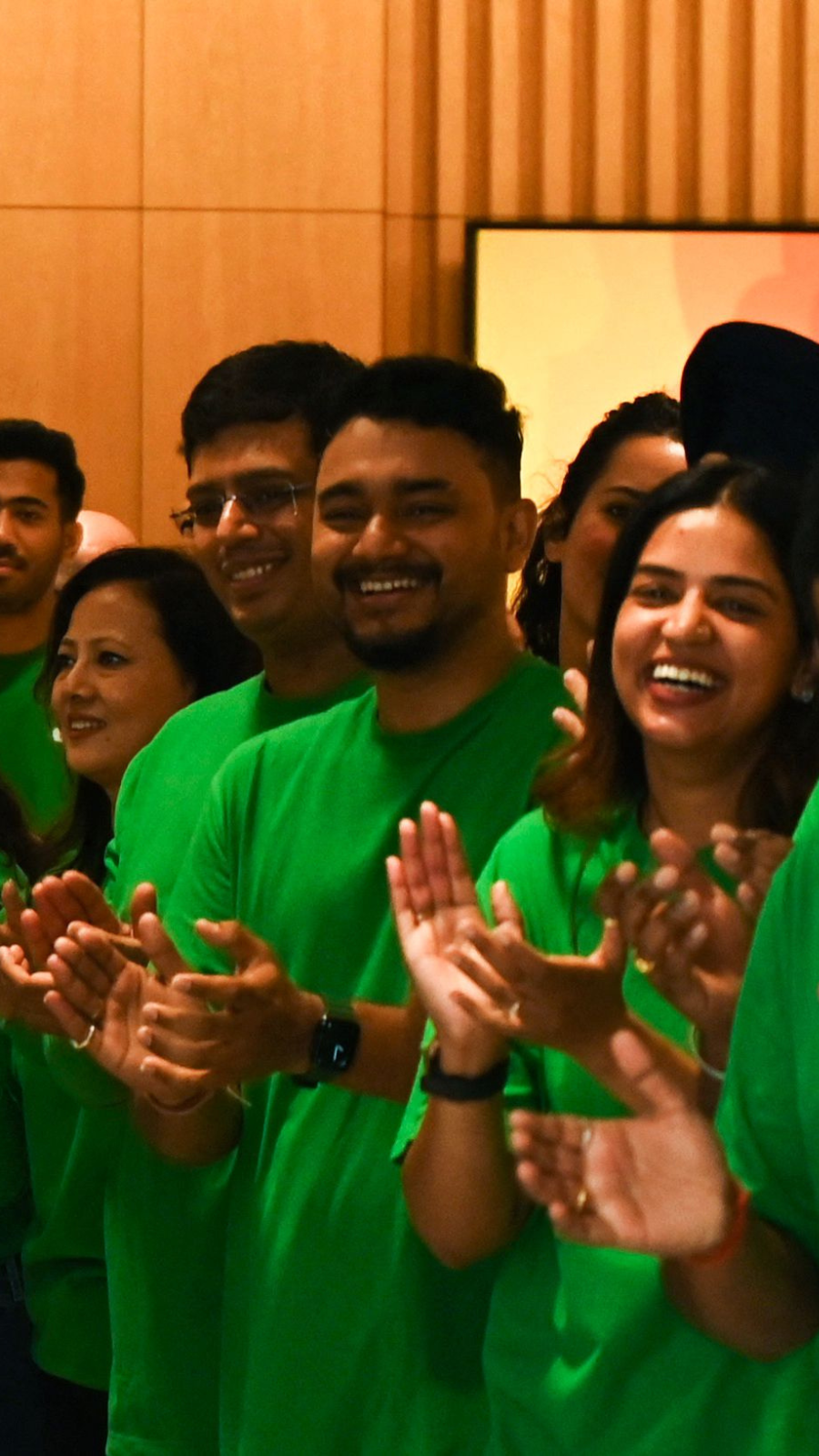 Apple Store employees earn Rs 1 lakh per month. This is why