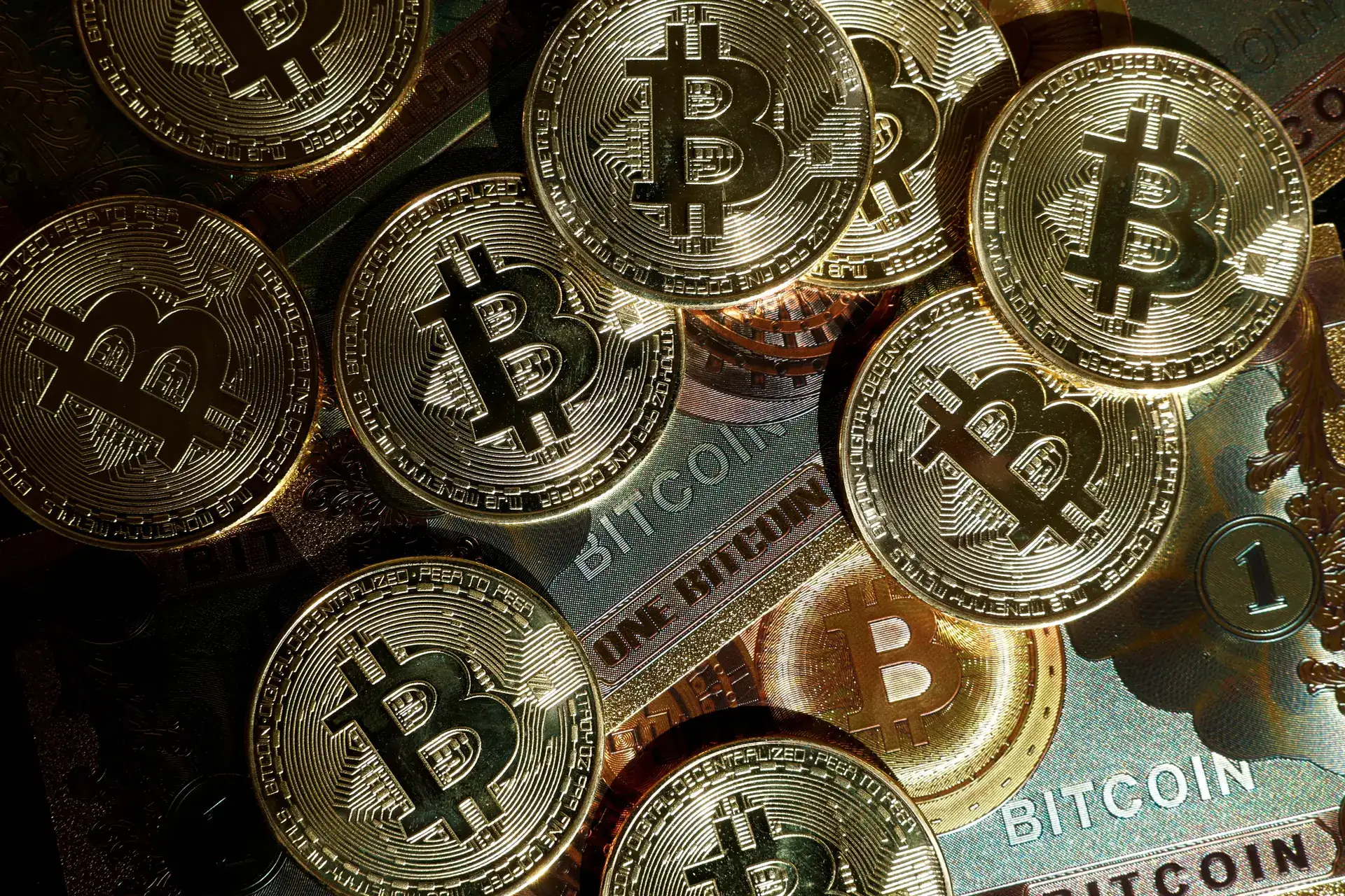 Bitcoin crosses $105,000 amid geopolitical relief and ETF inflows; Sui, Chainlink jump up to 15%