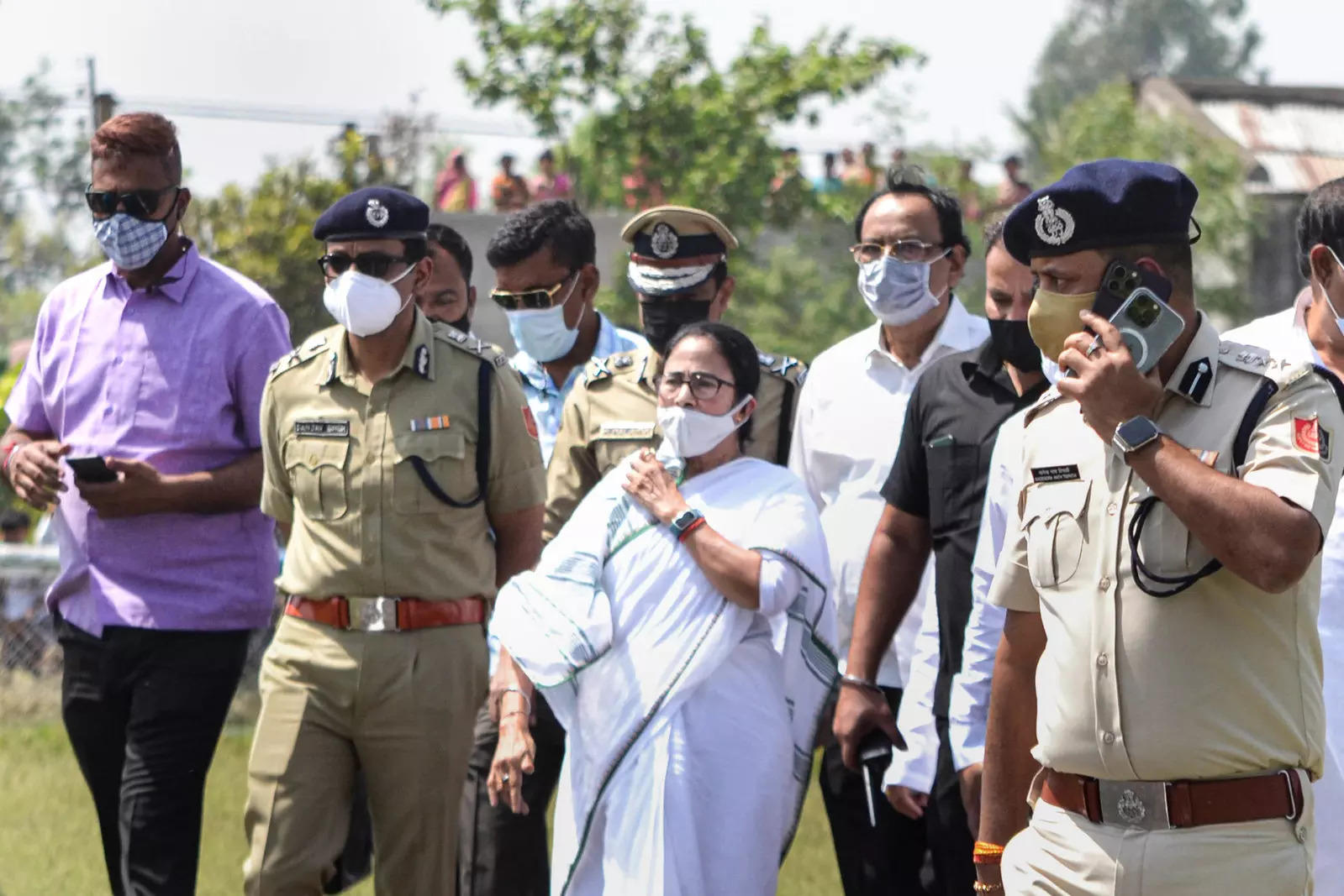 Mamata 's special clean-up drive: 7 arrested from Malda, crude bombs and arms recovered