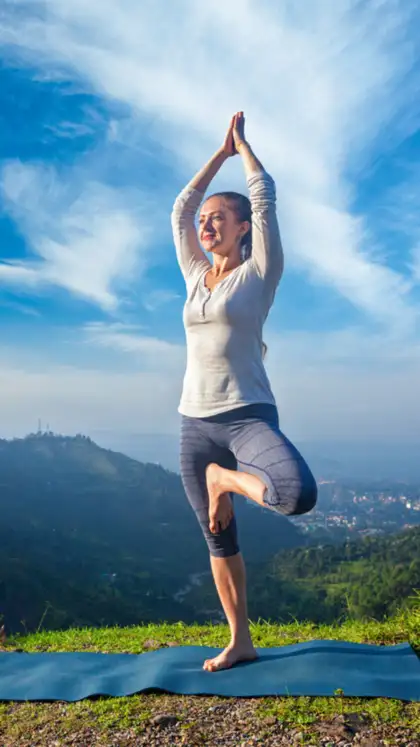 8 yoga poses to start your morning with energy and focus