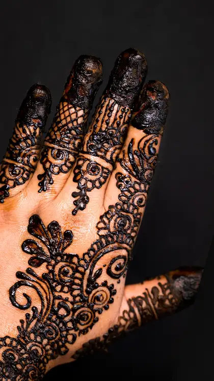 7 trendy mehndi patterns to try this festive season