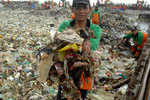 Indonesia cleans up 40 tons of rubbish daily