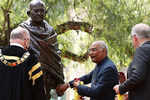 Kovind unveils Gandhi statue in Sydney