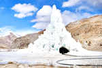 Unique 'ice-stupa cafe' attracts tourists in Leh