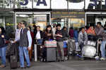 Airlines drop fares to attract Indian flyers