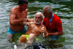 Meet, Yane Petkov: The 64-year-old Bulgarian man who set a world record for swimming in a sack