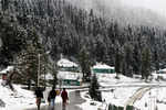 Kashmir: Gulmarg gets season's first snowfall