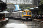 Rains bring life to standstill in Mumbai