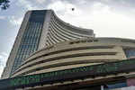 Sensex drops 162 pts, Nifty gives up 12,250