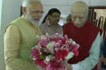 PM Modi meets LK Advani on his birthday