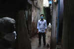 Amid virus, people in Dharavi help each other