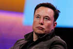 What's with the arrogance? Elon Musk refuses to credit a web artist, and Twitterati isn't happy