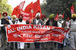 Indian farmers march on Parliament