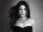 Priyanka Chopra reclaims top spot from Deepika Padukone, becomes Sexiest Asian Woman