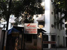 Maharashtra govt resumes talks on buying Air India building
