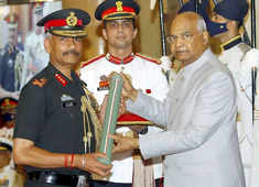 Watch: Lt Gen Devendra Pratap Pandey receives Uttam Yudh Seva Medal from President Kovind