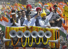 'AAP working towards eliminating corruption': Kejriwal during roadshow in Himachal's Kullu