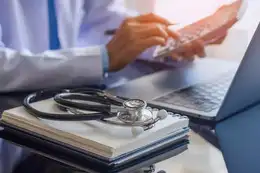 What is cashless everywhere facility in health insurance?