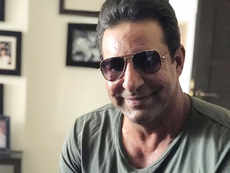 Wasim Akram 'humiliated' at Manchester airport for carrying insulin; authorities reply