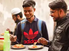Harvard graduate learns a powerful life lesson after spotting 5 kids in Pune sharing a plate of bhel
