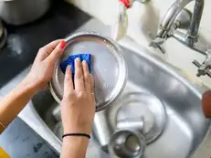 This simple kitchen ingredient, costs less than Rs 100 can clean your stainless steel and remove strong odour