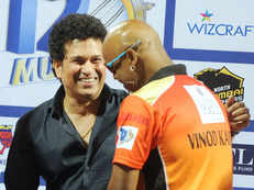 When Vinod Kambli touched Sachin Tendulkar's feet at Mumbai T20 league