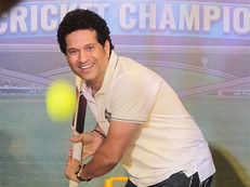 Sachin Tendulkar stops car at Bandra, plays cricket with a bunch of local boys