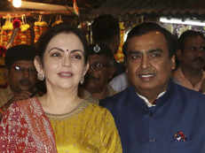 Mukesh Ambani treks to Kedarnath-Badrinath, offers daughter Isha's wedding card